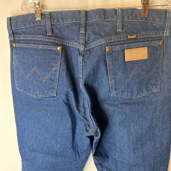 Wrangler Jeans Men’s 38X32 100%Cotton Blue Dark Wash Relaxed Fit Straight - Picture 6 of 14